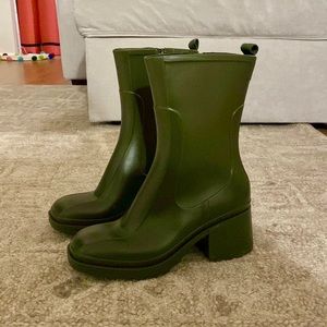 NWT Zip Up Heeled Rain Boots